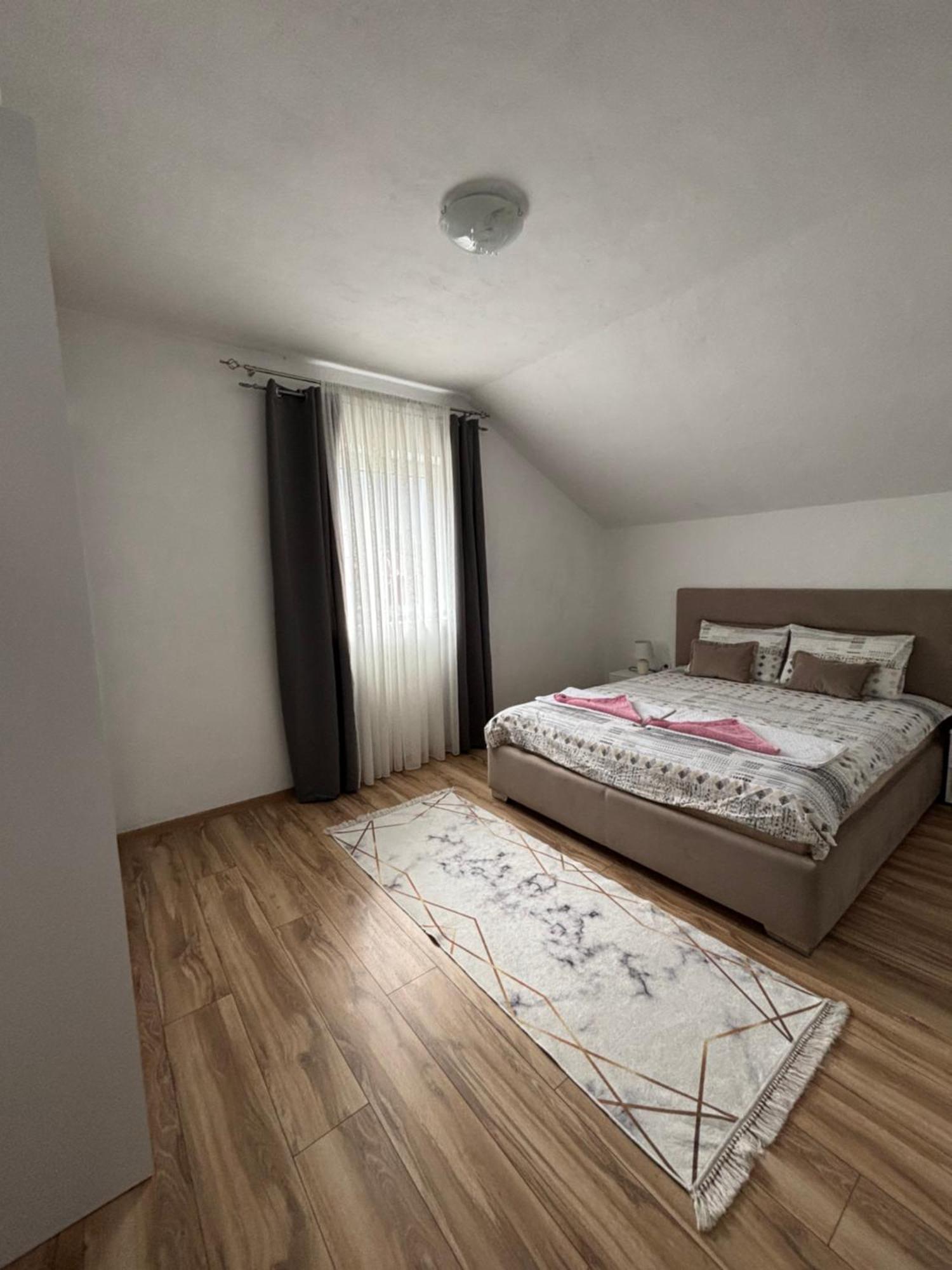 Apartment La Casa ปลูชิเน ภายนอก รูปภาพ